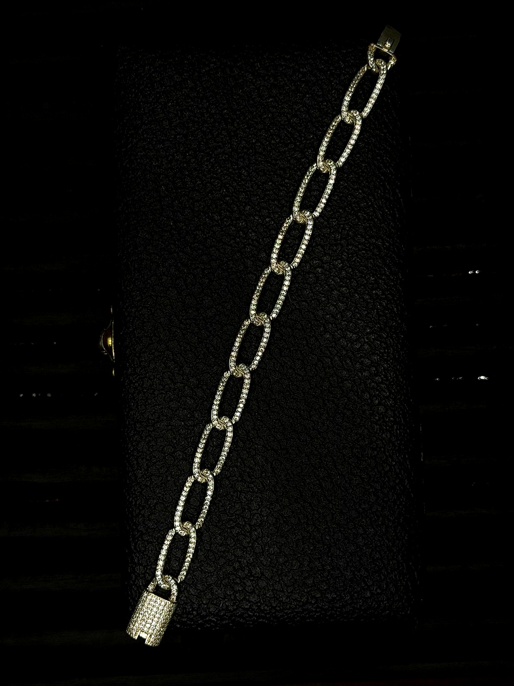 Cord, lightweight.