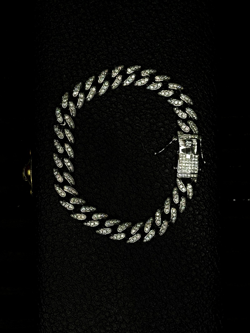 Bracelet, full.